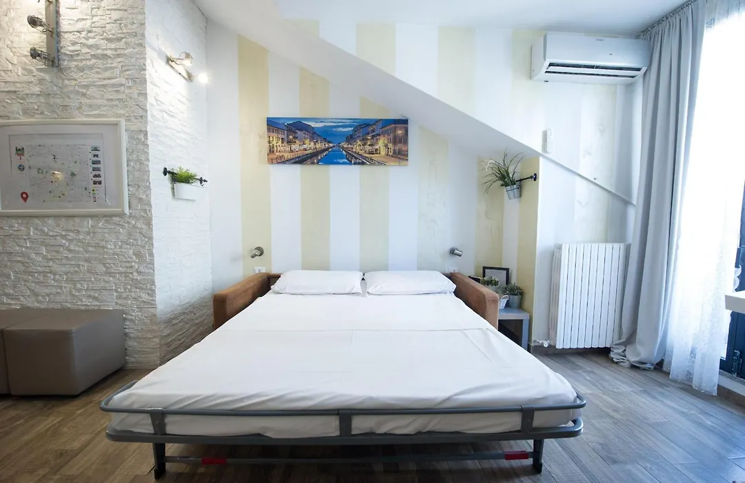 Amazing Attic Max 10 People With Parking & Wifi, Near To 3 Tram Lines And To The Metro - Well Connected To Airports And To The Train Station-1