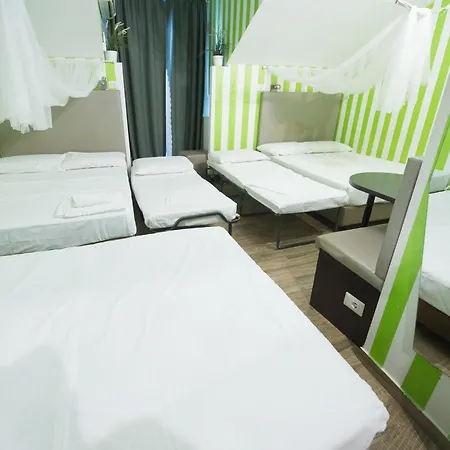 Amazing Attic Max 10 People With Parking & Wifi, Near To 3 Tram Lines And To The Metro - Well Connected To Airports And To The Train Station-2